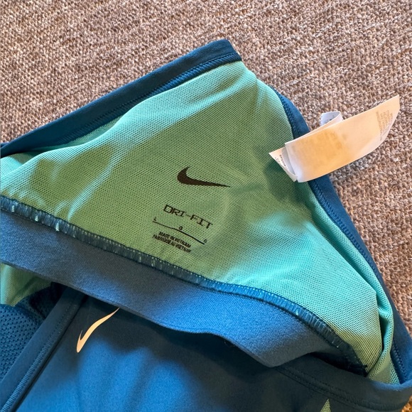 Nike Sports Bra - Picture 3 of 3
